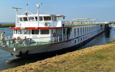 Gemeenteraad bezoekt asielboot in Middelharnis